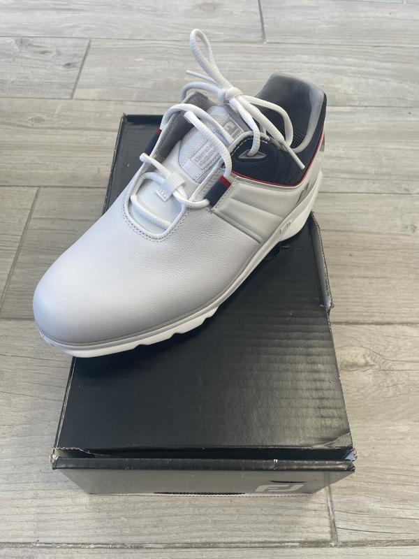 Image de Footjoy - Chaussures de Golf Pro SL 53074K Blanc/Bleu Marine disponible sur ekwip