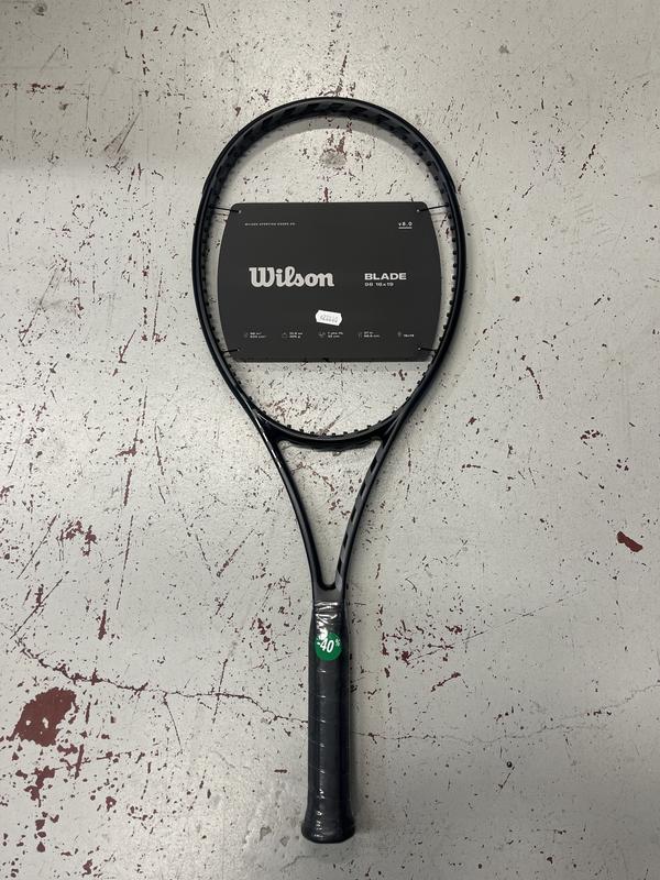 Image de Wilson - Raquette de Tennis Blade 98 V8 Noir disponible sur ekwip