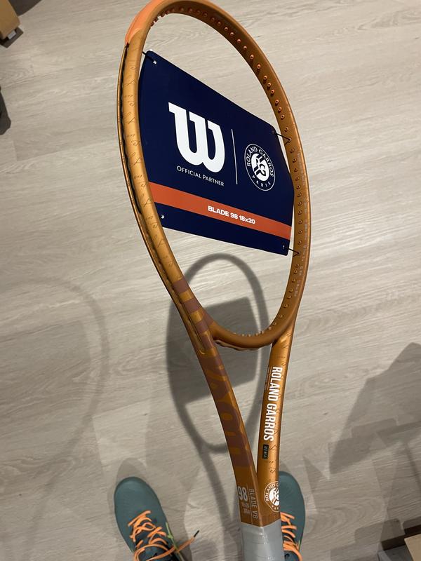 Image de Wilson - Raquette de Tennis Blade 98 18X20 V8 RG 2022 disponible sur ekwip