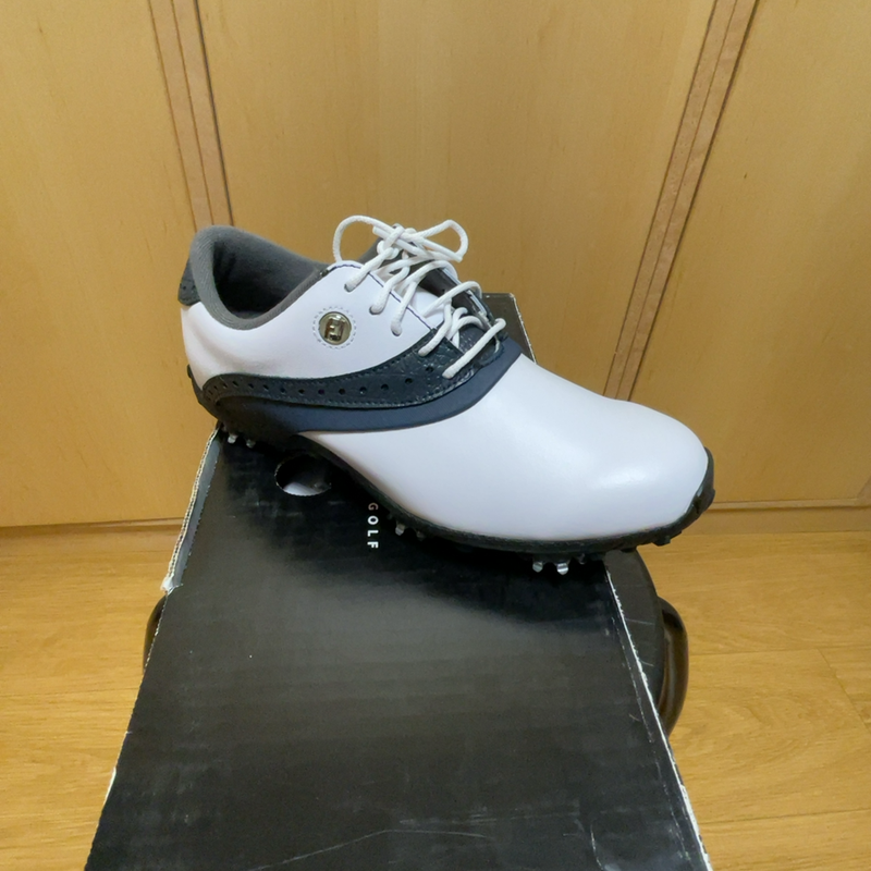 Image de Footjoy - Chaussures de Golf Ladies Arc 93951K Blanc disponible sur ekwip