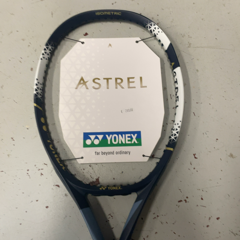 Image de Yonex - Raquette de Tennis Astrel 105 disponible sur ekwip