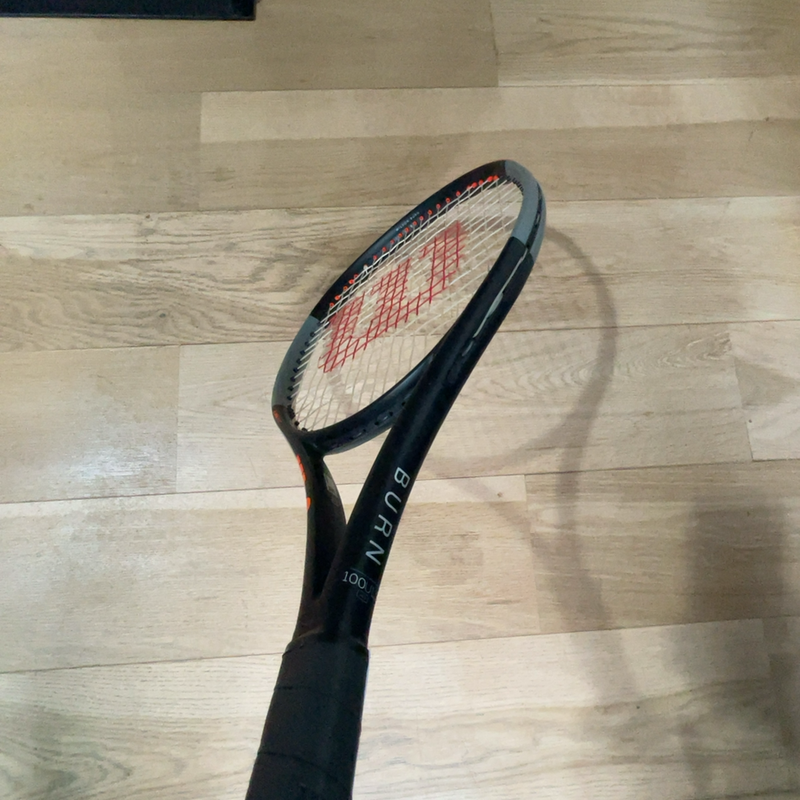 Image de Wilson - Raquette de Tennis Burn 100 ULS V4 disponible sur ekwip