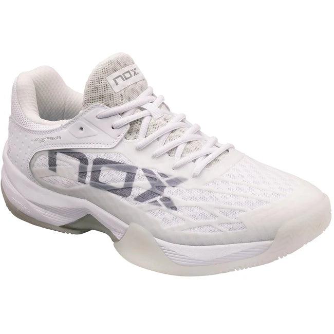 Image de Nox - Chaussures de Padel AT10 Lux White/Grey disponible sur ekwip